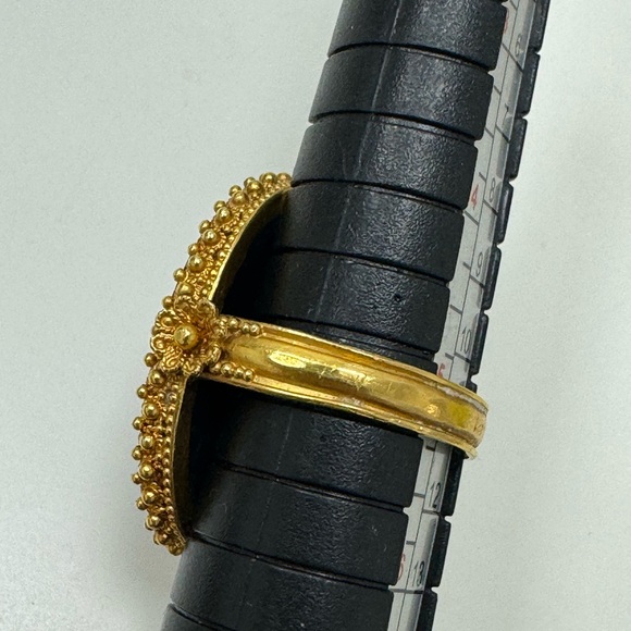 Ilias LaLaounis Sodalite Ring 18k Yellow Gold with an intricate filagree design - Picture 15 of 16